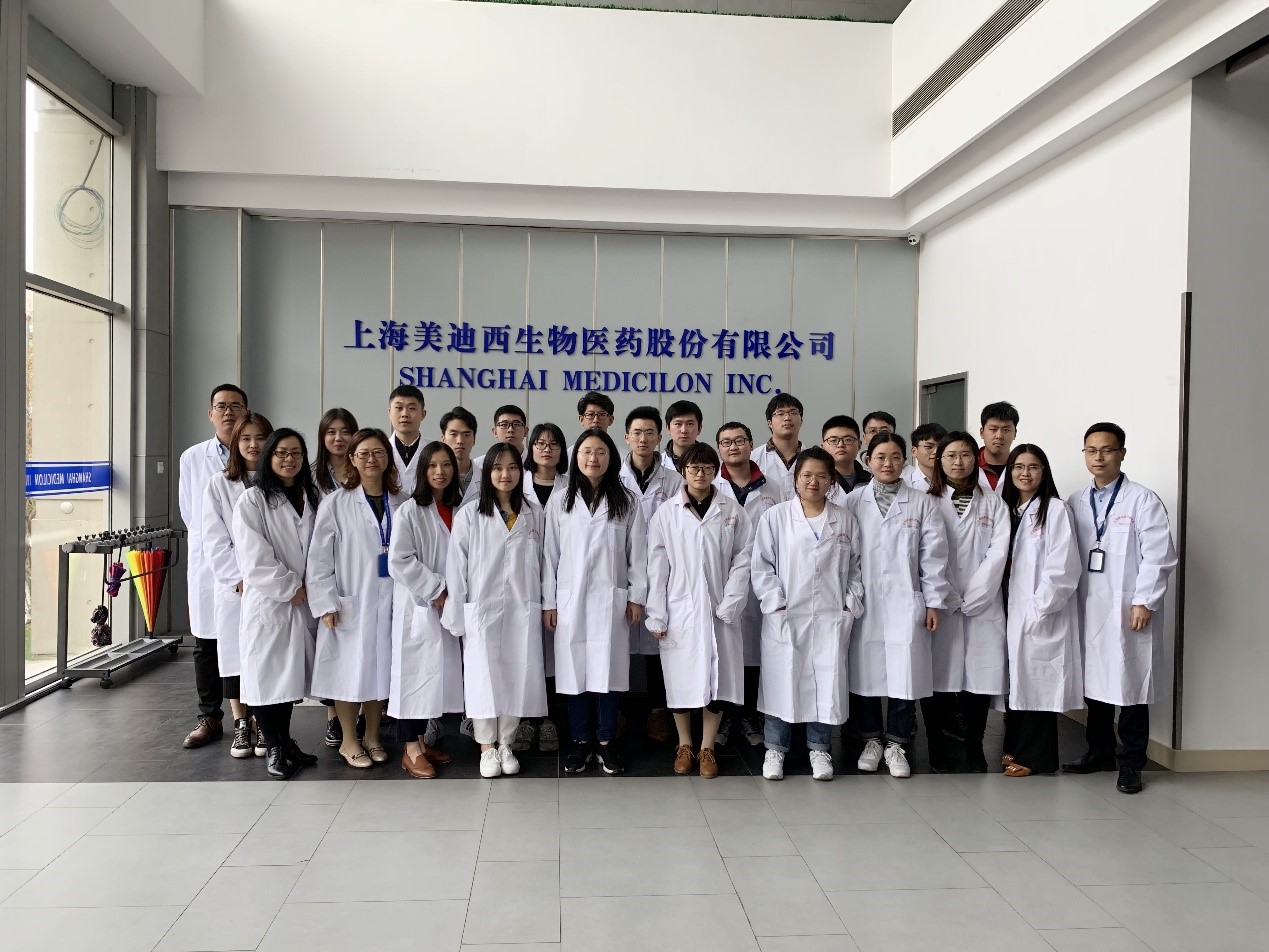 走进CC网投，，，，与学子共话生长